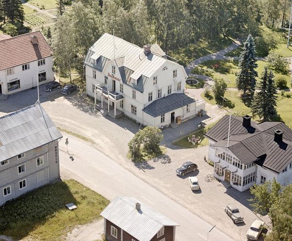 Das Hotel Nämforsen in Näsåker heute, von oben gesehen